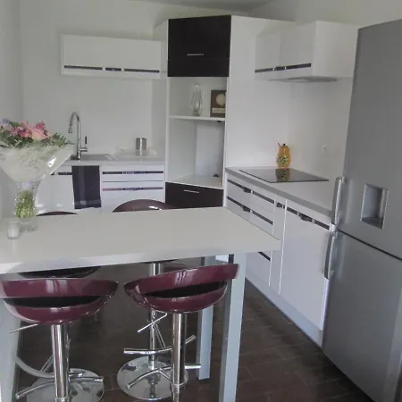 Apartament F2 Rez De Jardin Ajaccio (Corsica)