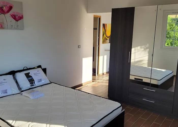 F2 Rez De Jardin Ajaccio (Corsica)